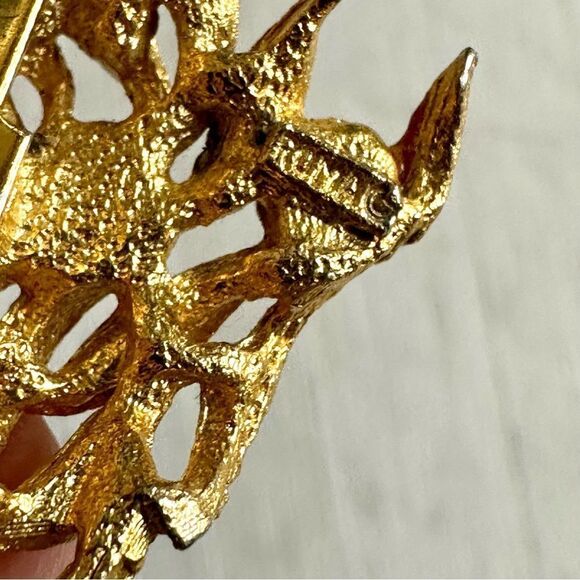 Vintage Roma gold tone pearl leaf brooch - Picture 5 of 9